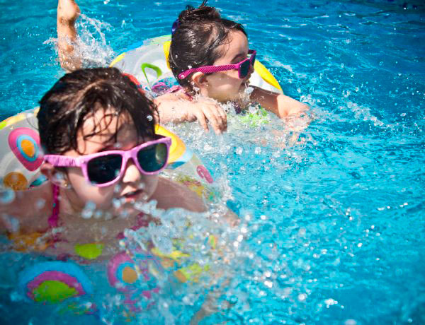 cómo prevenir la otitis en niños piscina